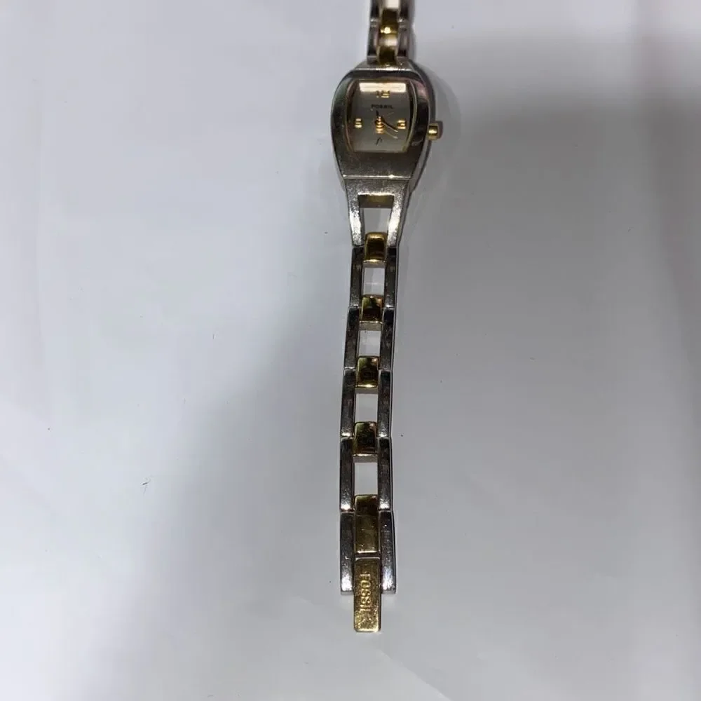 Vintage Fossil Women's Silver Gold Tone F2 Water Resist‎ 30M/100 Ft Quartz Watch